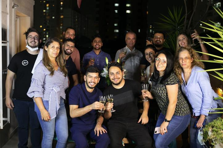 Dr. Paulo Araújo, destaque em lentes em resina, ministra curso em São Paulo