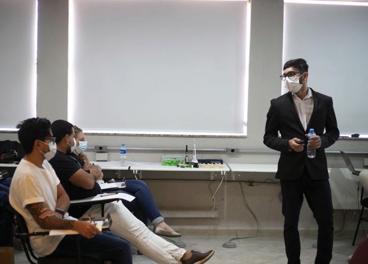 Dr. Paulo Araújo, destaque em lentes em resina, ministra curso em São Paulo